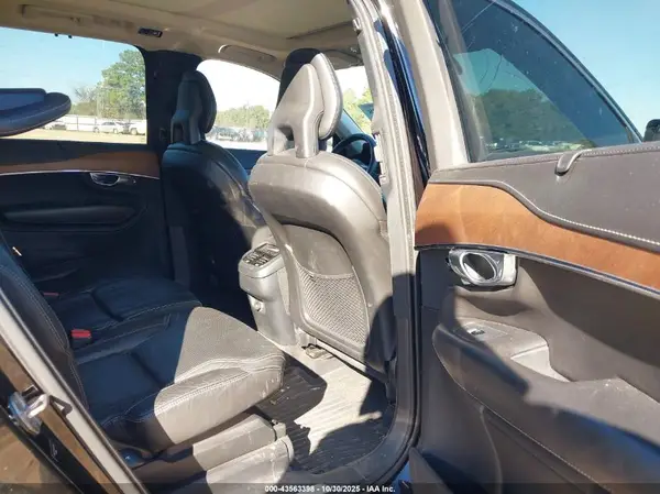 YV4A22PL9H1178373 2017 VOLVO XC90 - Image 8