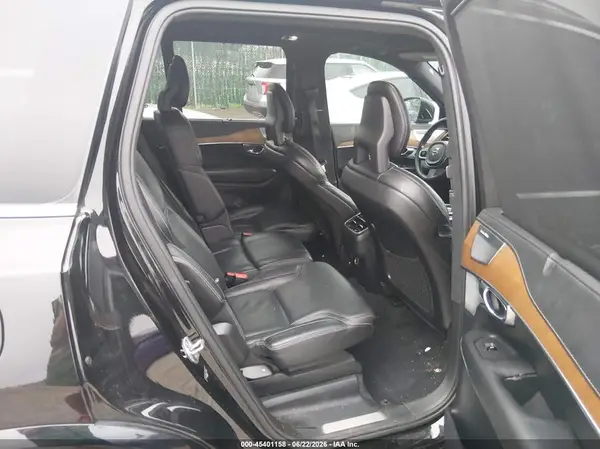 YV4A22PL9J1370043 2018 VOLVO XC90 - Image 8