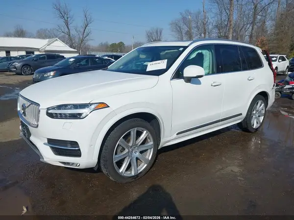 YV4A22PL9K1438584 2019 VOLVO XC90 - Image 2