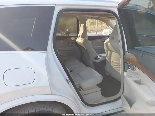 YV4A22PL9K1497781 2019 VOLVO XC90 - Image 8