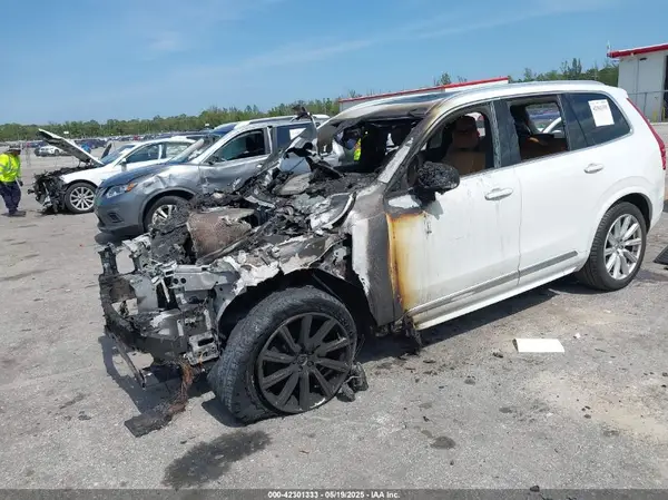 YV4A22PLXG1018954 2016 VOLVO XC90 - Image 2