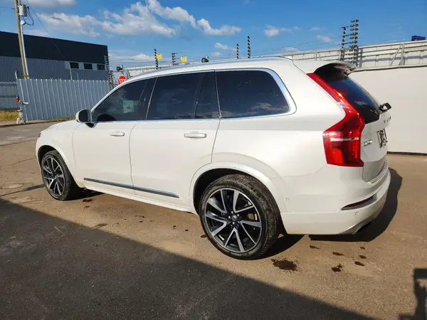 YV4A22PLXJ1387837 2018 VOLVO XC90 - Image 2