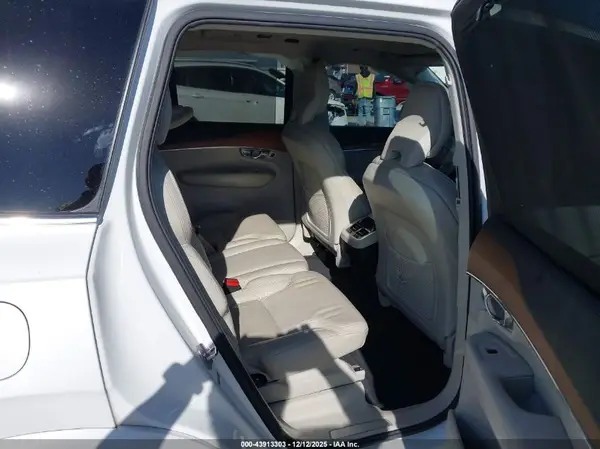 YV4A22PLXK1422295 2019 VOLVO XC90 - Image 8