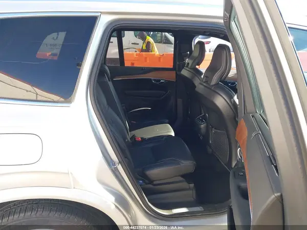 YV4A22PLXK1445026 2019 VOLVO XC90 - Image 8