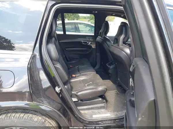 YV4A22PM1H1134070 2017 VOLVO XC90 - Image 8