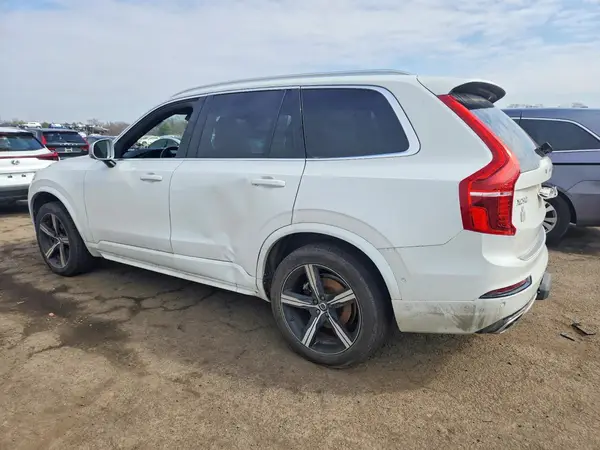 YV4A22PM2J1211292 2018 VOLVO XC90 - Image 2