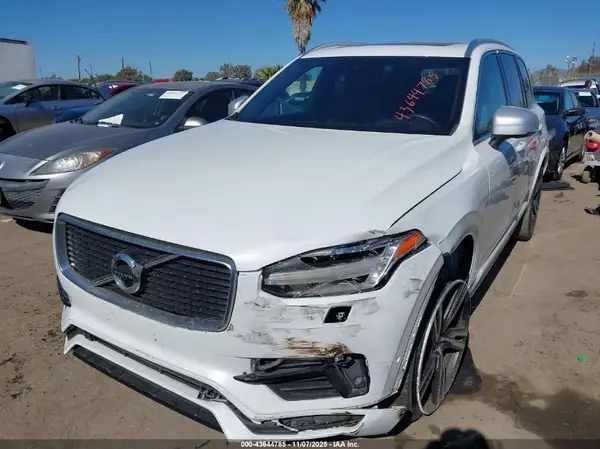 YV4A22PM4H1131907 2017 VOLVO XC90 - Image 2