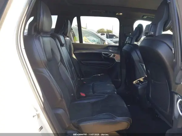 YV4A22PM4H1131907 2017 VOLVO XC90 - Image 8