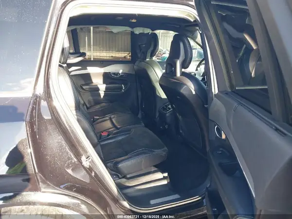 YV4A22PM4H1182890 2017 VOLVO XC90 - Image 8