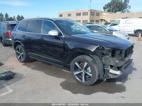 YV4A22PM5J1384689 2018 VOLVO XC90 - Image 1