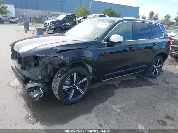 YV4A22PM5J1384689 2018 VOLVO XC90 - Image 2