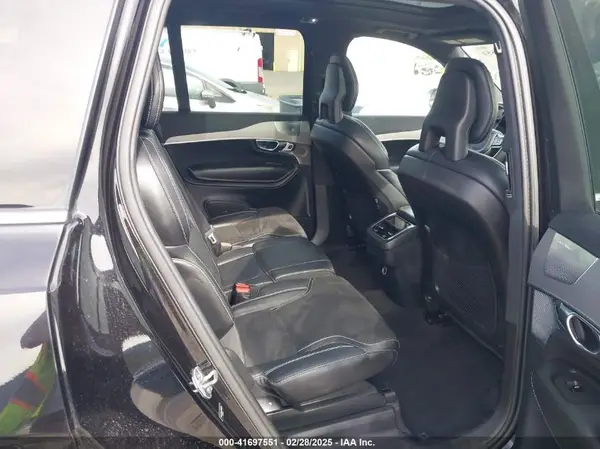 YV4A22PM5J1384689 2018 VOLVO XC90 - Image 8