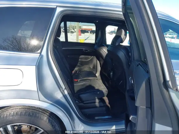 YV4A22PM5K1469243 2019 VOLVO XC90 - Image 8