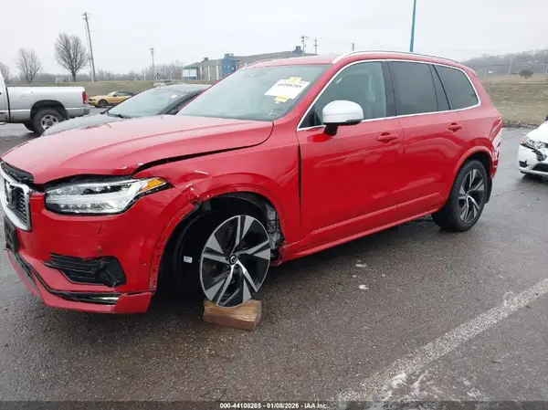 YV4A22PM7K1465632 2019 VOLVO XC90 - Image 2
