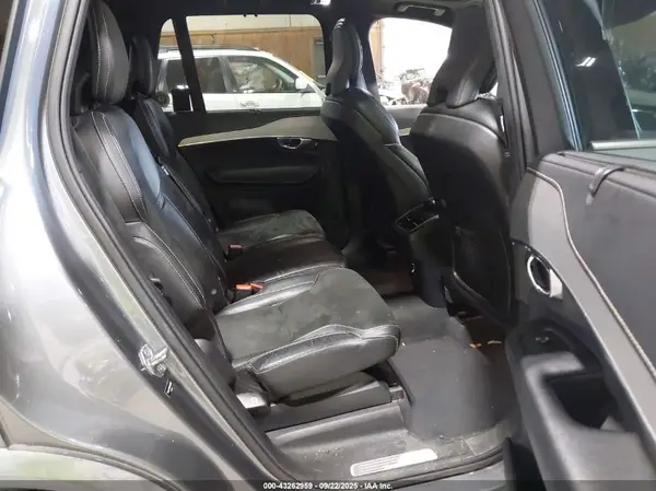 YV4A22PM8K1497635 2019 VOLVO XC90 - Image 8