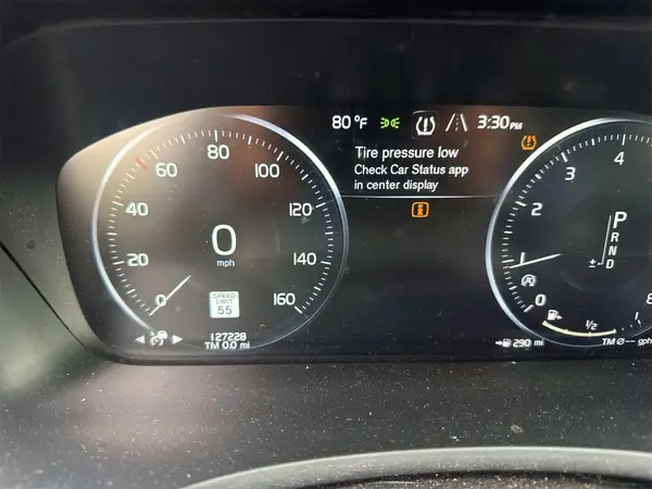 YV4A22PM9H1128775 2017 VOLVO XC90 - Image 8