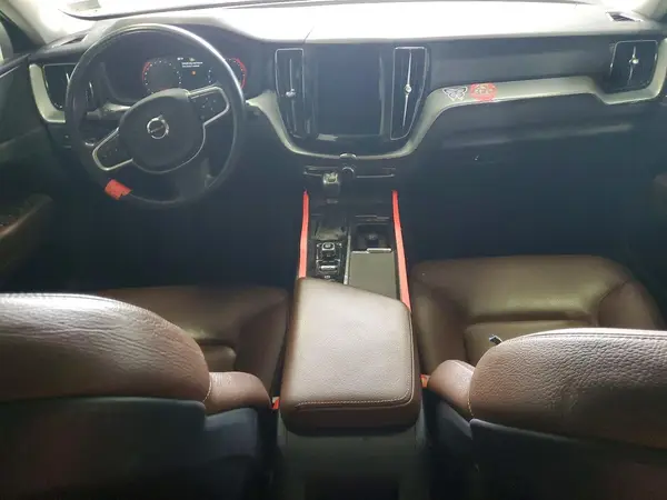 YV4A22RK0J1031160 2018 VOLVO XC60 - Image 8