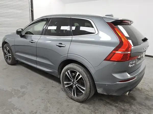 YV4A22RK2J1001576 2018 VOLVO XC60 - Image 2