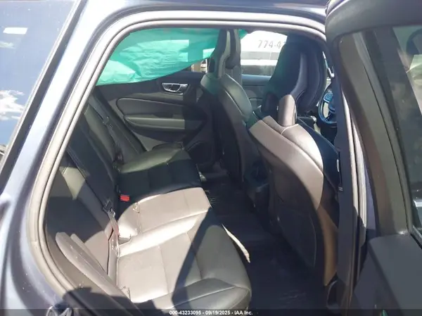 YV4A22RK2J1059106 2018 VOLVO XC60 - Image 8