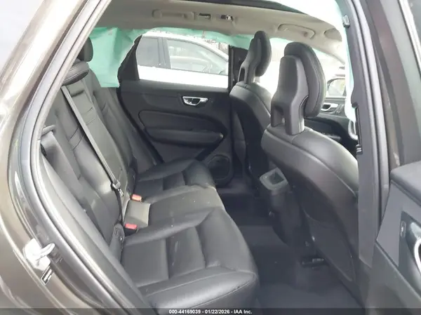 YV4A22RK4J1001871 2018 VOLVO XC60 - Image 8