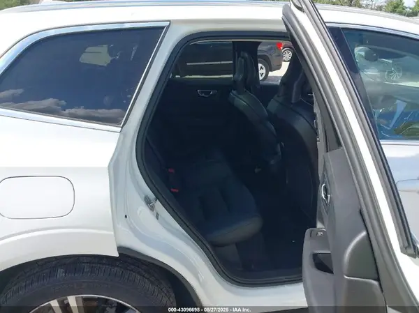 YV4A22RK7J1010211 2018 VOLVO XC60 - Image 8