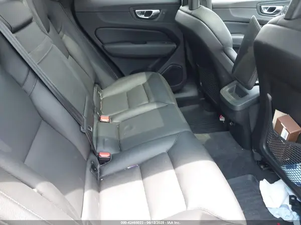 YV4A22RK7J1010239 2018 VOLVO XC60 - Image 8