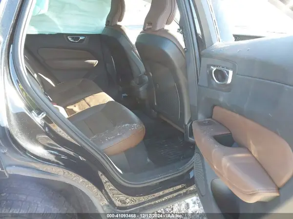 YV4A22RK7K1370385 2019 VOLVO XC60 - Image 8