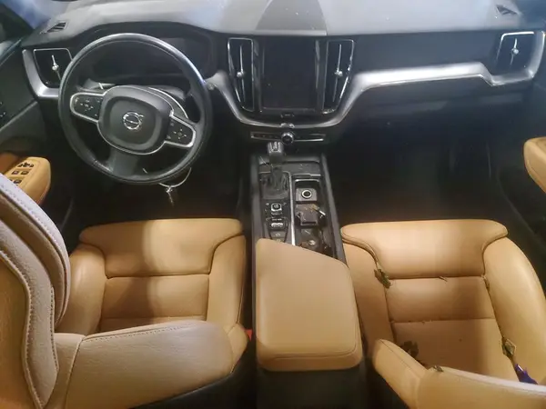 YV4A22RK7K1379877 2019 VOLVO XC60 - Image 8
