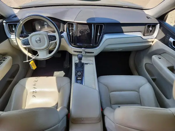 YV4A22RK8J1028748 2018 VOLVO XC60 - Image 8