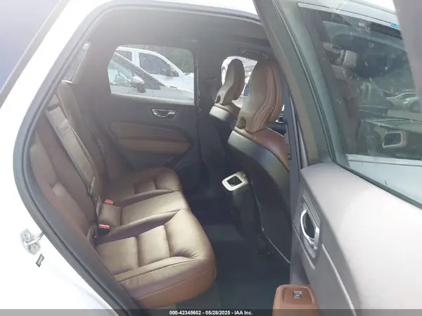 YV4A22RK8M1696361 2021 VOLVO XC60 - Image 8