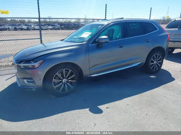 YV4A22RL0K1377946 2019 VOLVO XC60 - Image 2