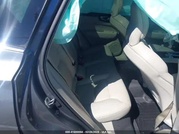 YV4A22RL0K1377946 2019 VOLVO XC60 - Image 8