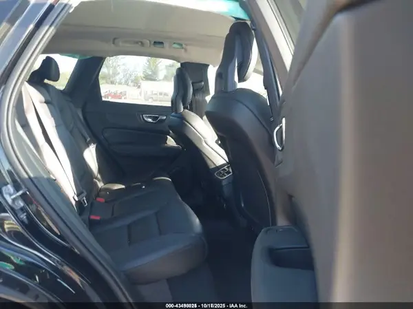 YV4A22RL1J1076889 2018 VOLVO XC60 - Image 8