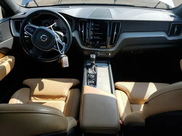 YV4A22RL1J1081882 2018 VOLVO XC60 - Image 8