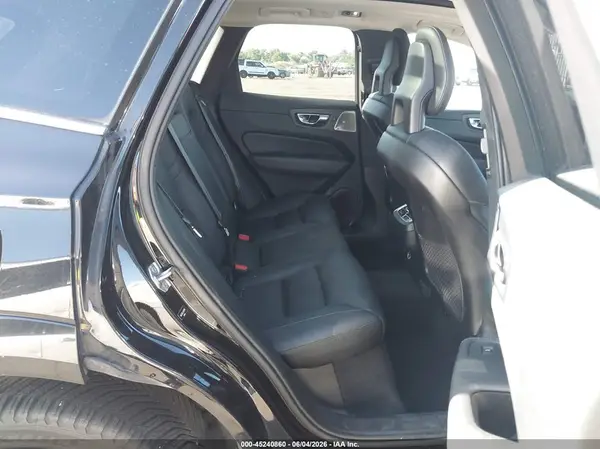 YV4A22RL2J1042184 2018 VOLVO XC60 - Image 8