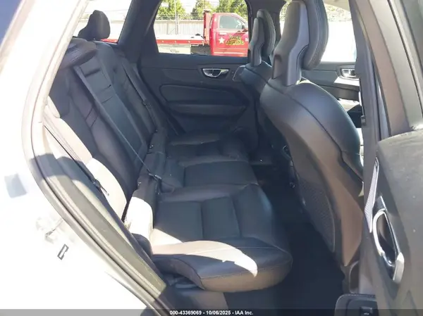 YV4A22RL2J1042427 2018 VOLVO XC60 - Image 8