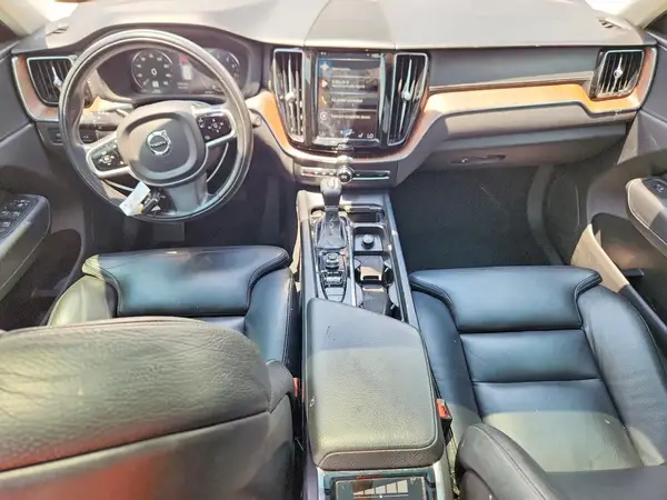 YV4A22RL3J1009789 2018 VOLVO XC60 - Image 8
