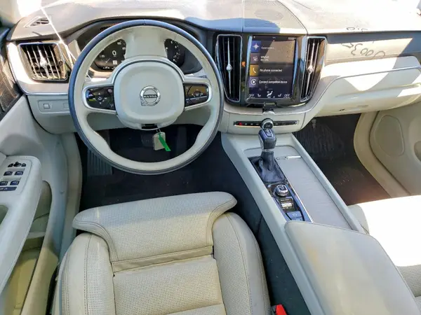 YV4A22RL4K1339457 2019 VOLVO XC60 - Image 8