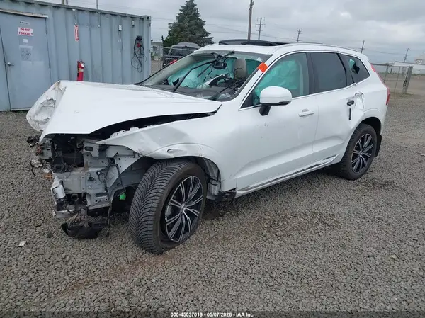 YV4A22RL4L1601463 2020 VOLVO XC60 - Image 2