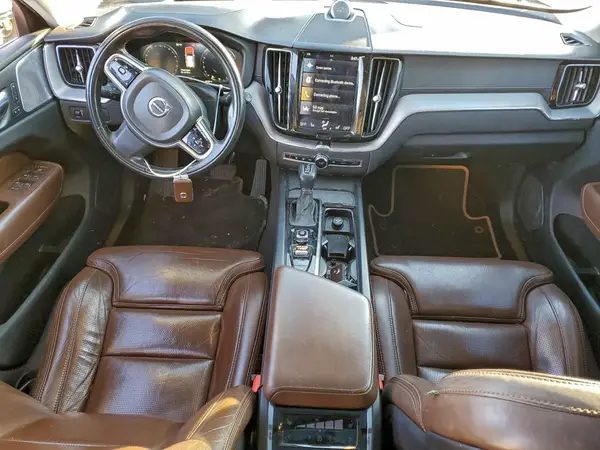 YV4A22RL5J1052126 2018 VOLVO XC60 - Image 8