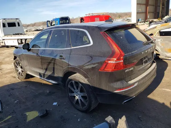 YV4A22RL5J1061702 2018 VOLVO XC60 - Image 2