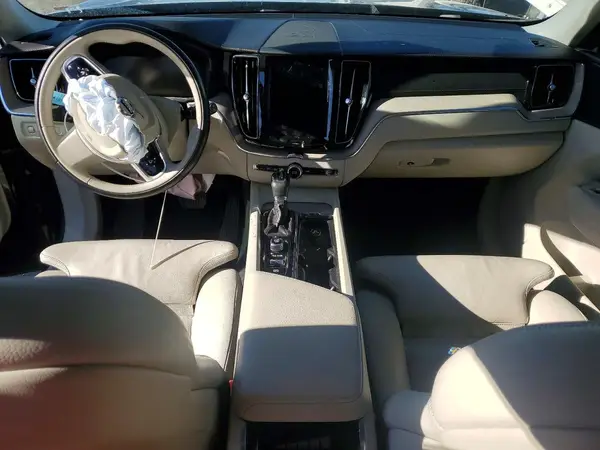 YV4A22RL5J1061702 2018 VOLVO XC60 - Image 8