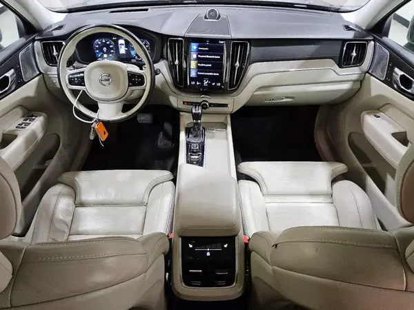 YV4A22RL6J1000648 2018 VOLVO XC60 - Image 8