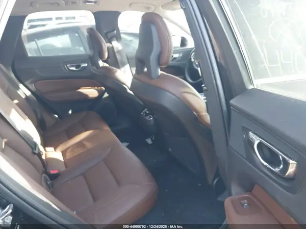 YV4A22RL6J1049736 2018 VOLVO XC60 - Image 8