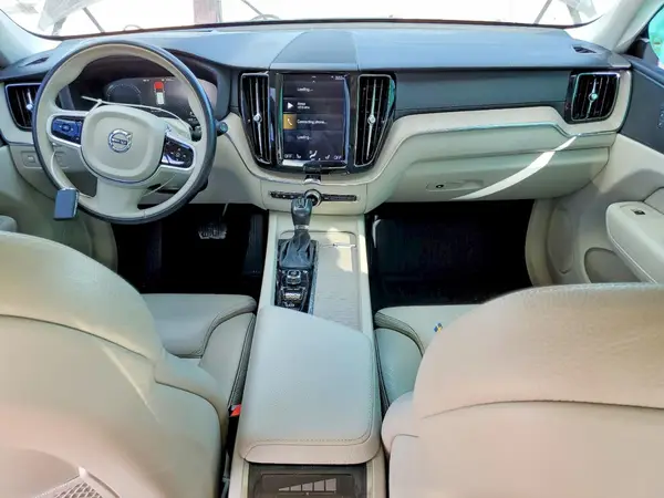 YV4A22RL6J1049817 2018 VOLVO XC60 - Image 8