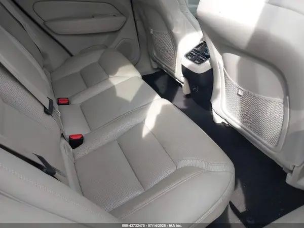 YV4A22RL6J1058307 2018 VOLVO XC60 - Image 8