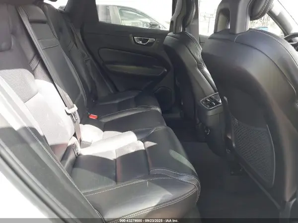 YV4A22RL7J1032833 2018 VOLVO XC60 - Image 8