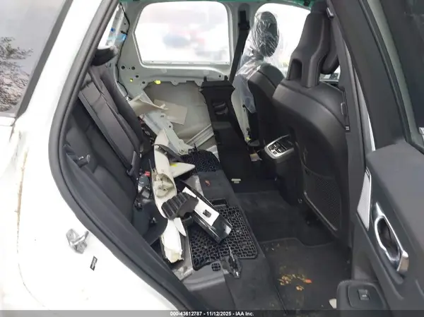YV4A22RL7J1036736 2018 VOLVO XC60 - Image 8