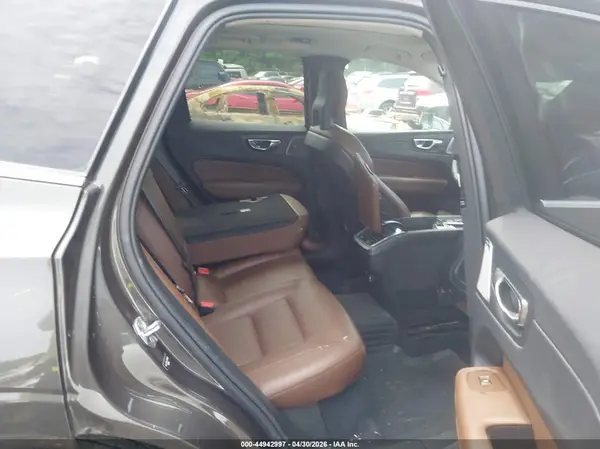 YV4A22RL8J1040035 2018 VOLVO XC60 - Image 8