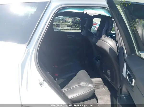 YV4A22RL9J1107144 2018 VOLVO XC60 - Image 8